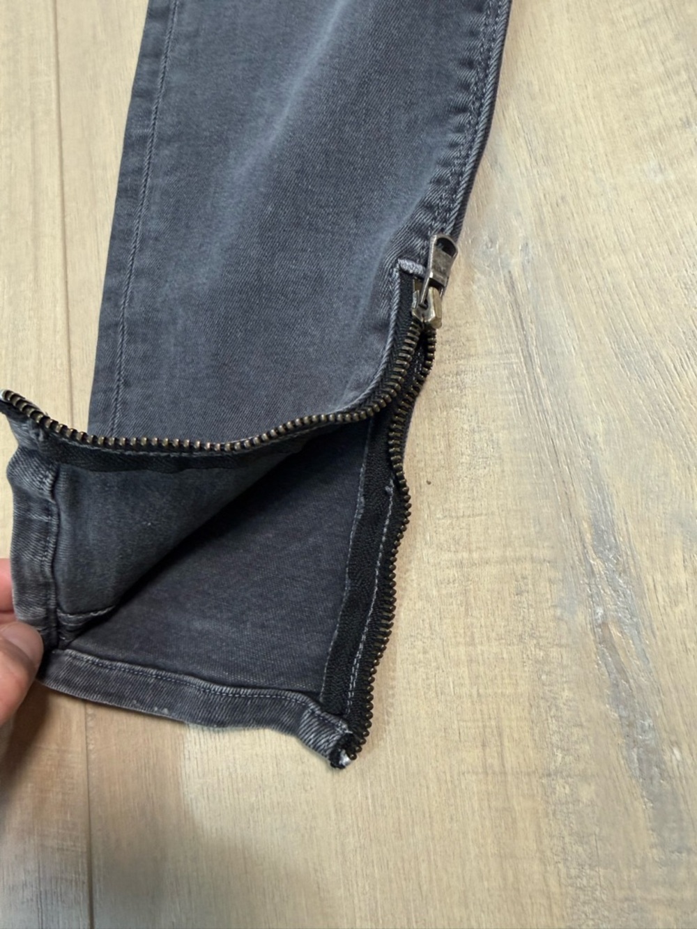 Hudson Jeans Black Washed Skinny Jeans with Ankle Zippers - Picture 7 of 8